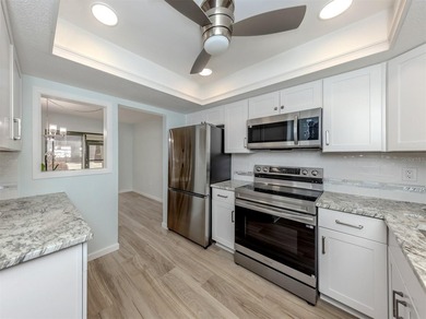 Newly remodeled and beautifully updated first-floor paired villa - photo 10