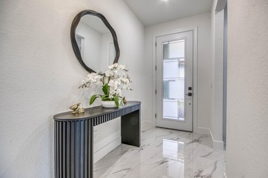 Fully remodeled and impeccably upgraded, this stunning 2 bed 2 - photo 4