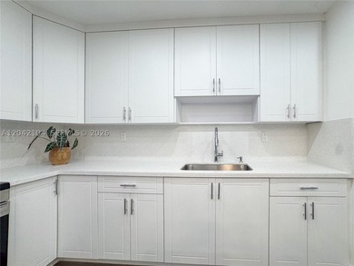 Beautifully maintained, turnkey 4-bedroom, 3-bath single-family - photo 8