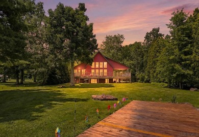 Beautifully remodeled from top to bottom, this exceptional - photo 1