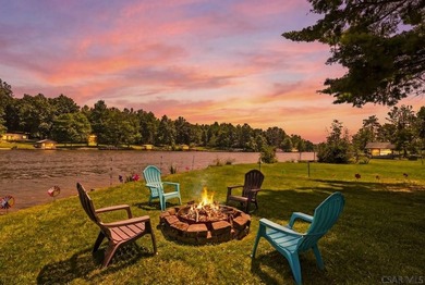 Beautifully remodeled from top to bottom, this exceptional - photo 2
