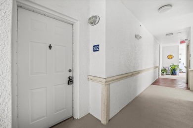 Waterfront condo living in the heart of Stuart's marina district - photo 3
