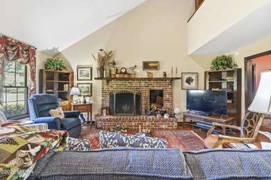 Welcome to this beautifully maintained 3-bedroom, 2.5-bath home - photo 13