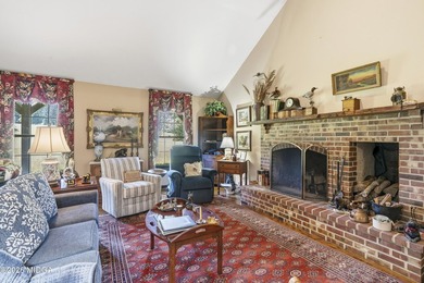 Welcome to this beautifully maintained 3-bedroom, 2.5-bath home - photo 14