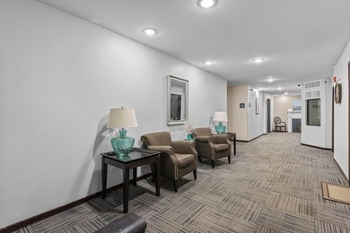 Affordable lake living at Medicine Lake! This top-floor 1-bed - photo 15