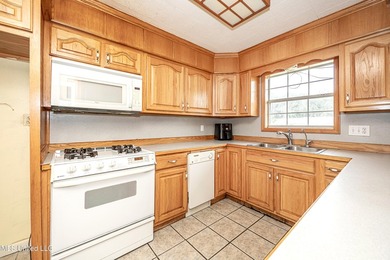 APPROVED SHORT SALE! 3 Bedrooms | 2 Bathrooms, Large bonus room - photo 16