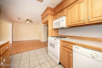 APPROVED SHORT SALE! 3 Bedrooms | 2 Bathrooms, Large bonus room - photo 18