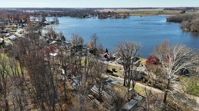 Perfect time for a new home! Enjoy lake living with this - photo 2