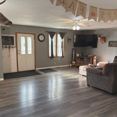 Perfect time for a new home! Enjoy lake living with this - photo 5