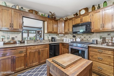 Welcome to this beautifully maintained 3-bedroom, 2.5-bath home - photo 25