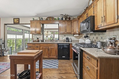 Welcome to this beautifully maintained 3-bedroom, 2.5-bath home - photo 26