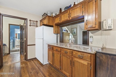 Welcome to this beautifully maintained 3-bedroom, 2.5-bath home - photo 29