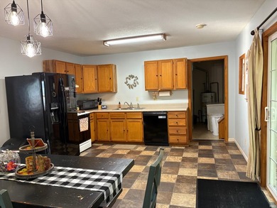 Perfect time for a new home! Enjoy lake living with this - photo 10