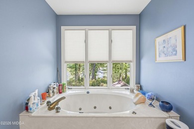 Welcome to this beautifully maintained 3-bedroom, 2.5-bath home - photo 36