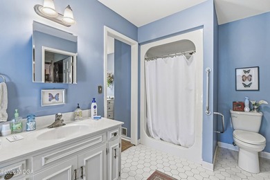 Welcome to this beautifully maintained 3-bedroom, 2.5-bath home - photo 37