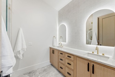 Welcome to 2105 E Paddleboard Way! Embrace the ultimate in - photo 48