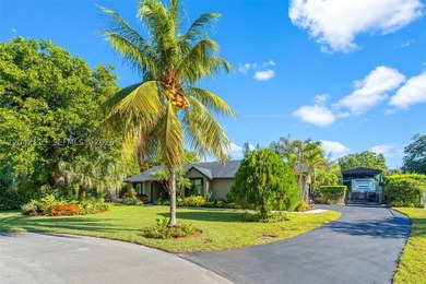 Nestled in sought-after Kings Grant neighborhood, this amazing - photo 3