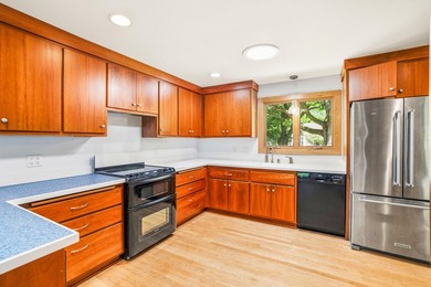 Located in desirable Spring Creek Estates, this charming ranch - photo 12