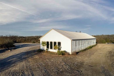 Located in the growing North Texas corridor, this exceptional 82 - photo 16
