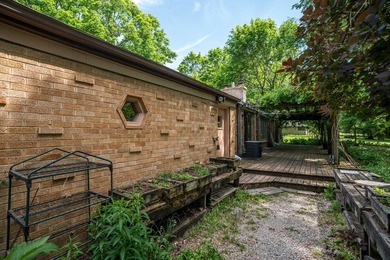 Located in desirable Spring Creek Estates, this charming ranch - photo 23