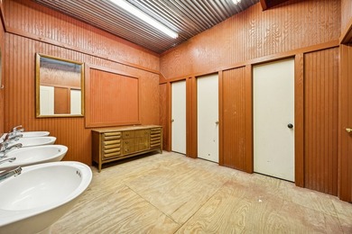 Located in the growing North Texas corridor, this exceptional 82 - photo 25
