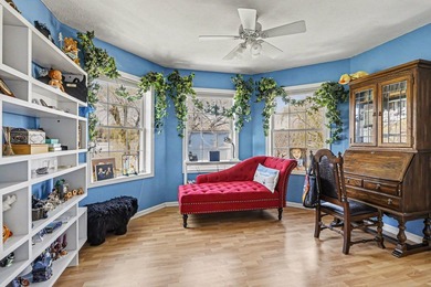 Stunning year-round 4-bedroom, 3-1/2 bath lake home on highly - photo 11