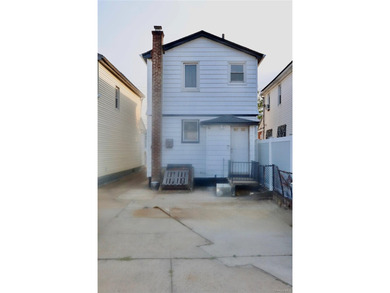 Detached One-Family in the Heart of Canarsie: Space, Parking & - photo 13