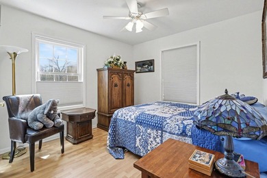 Stunning year-round 4-bedroom, 3-1/2 bath lake home on highly - photo 15