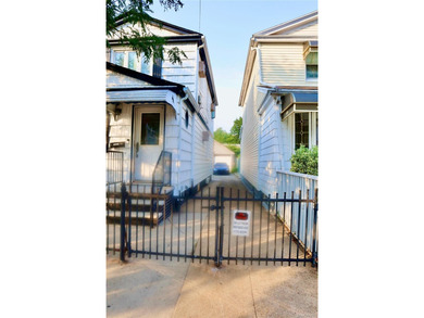 Detached One-Family in the Heart of Canarsie: Space, Parking & - photo 15