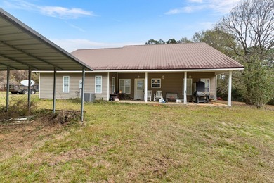 Charming 3-bedroom, 2-bath home situated on a spacious 0.82-acre - photo 21