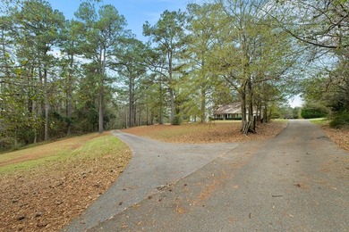 Charming 3-bedroom, 2-bath home situated on a spacious 0.82-acre - photo 29