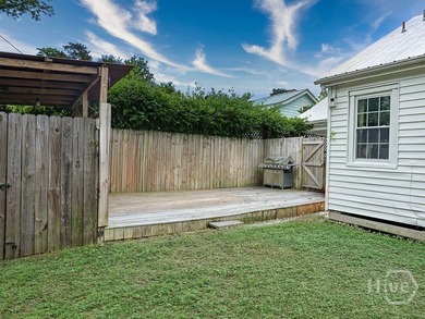 At 1216 E 40th Street, you'll find a home that offers comfort - photo 33