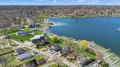 Stunning year-round 4-bedroom, 3-1/2 bath lake home on highly - photo 43