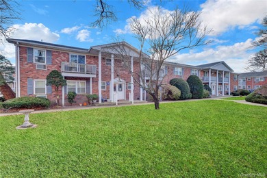 (private lake, pond, coastal) Home For Sale in Patchogue New York