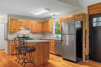 Enjoy mountain living in this beautiful 3-bedroom, 3-bathroom - photo 5
