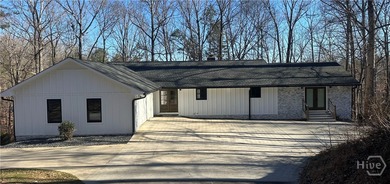 Lake Hartwell Home For Sale in Lavonia Georgia