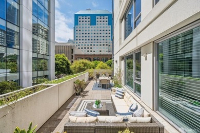 BLU 2 bedroom unit with a HUGE approx. 400 square foot private - photo 1