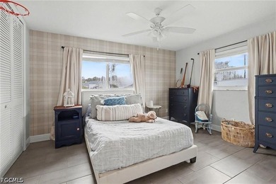 Fantastic totally renovated 2 bedroom 2 bath 1 car garage - photo 12
