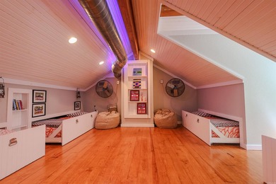 Versatile property designed to accommodate up to 16 guests - photo 26