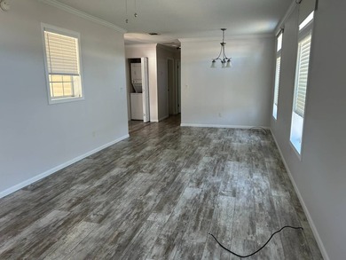 Welcome to your charming abode! This freshly painted 2023 - photo 8