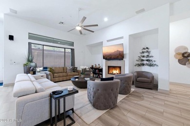 A Masterfully Updated Retreat in Guard-Gated Anthem Country - photo 6