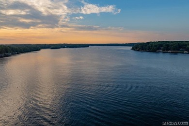 A MUST SEE BEAUTIFUL MAIN LAKE POINT HOME/PROPERTY - photo 4