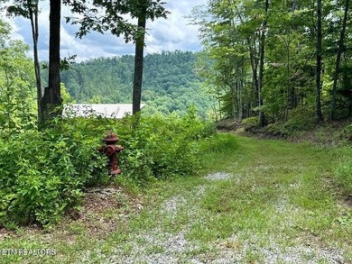 Beautiful 5.42 acres with gorgeous views overlooking the East - photo 1