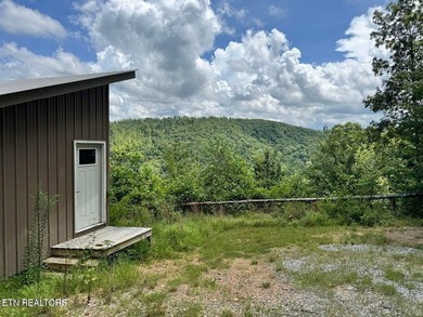 Beautiful 5.42 acres with gorgeous views overlooking the East - photo 2