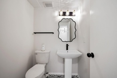 Welcome to this thoughtfully renovated, one-bedroom - photo 10