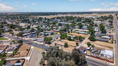 2523 sq ft commercial/ mixed use building on 17,500 sq ft lot - photo 3