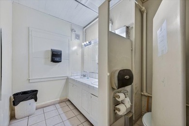 2523 sq ft commercial/ mixed use building on 17,500 sq ft lot - photo 4