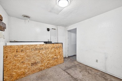 2523 sq ft commercial/ mixed use building on 17,500 sq ft lot - photo 6