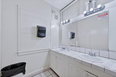 2523 sq ft commercial/ mixed use building on 17,500 sq ft lot - photo 7
