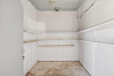 2523 sq ft commercial/ mixed use building on 17,500 sq ft lot - photo 8